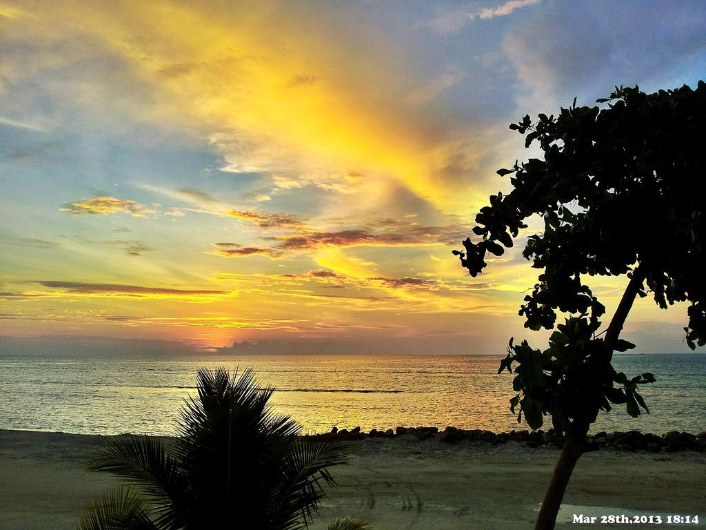 Arora Inn Maafushi Bagian luar foto
