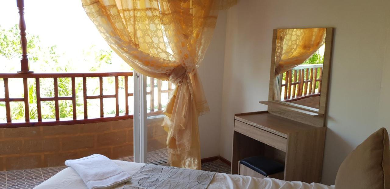 Arora Inn Maafushi Bagian luar foto