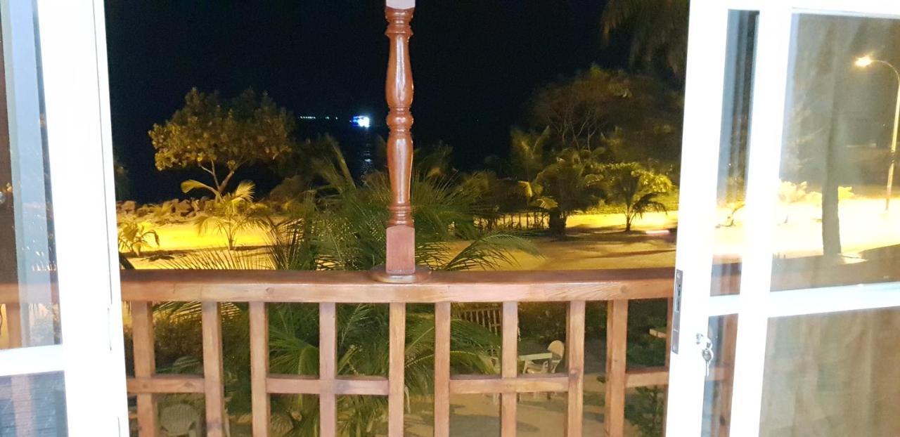 Arora Inn Maafushi Bagian luar foto